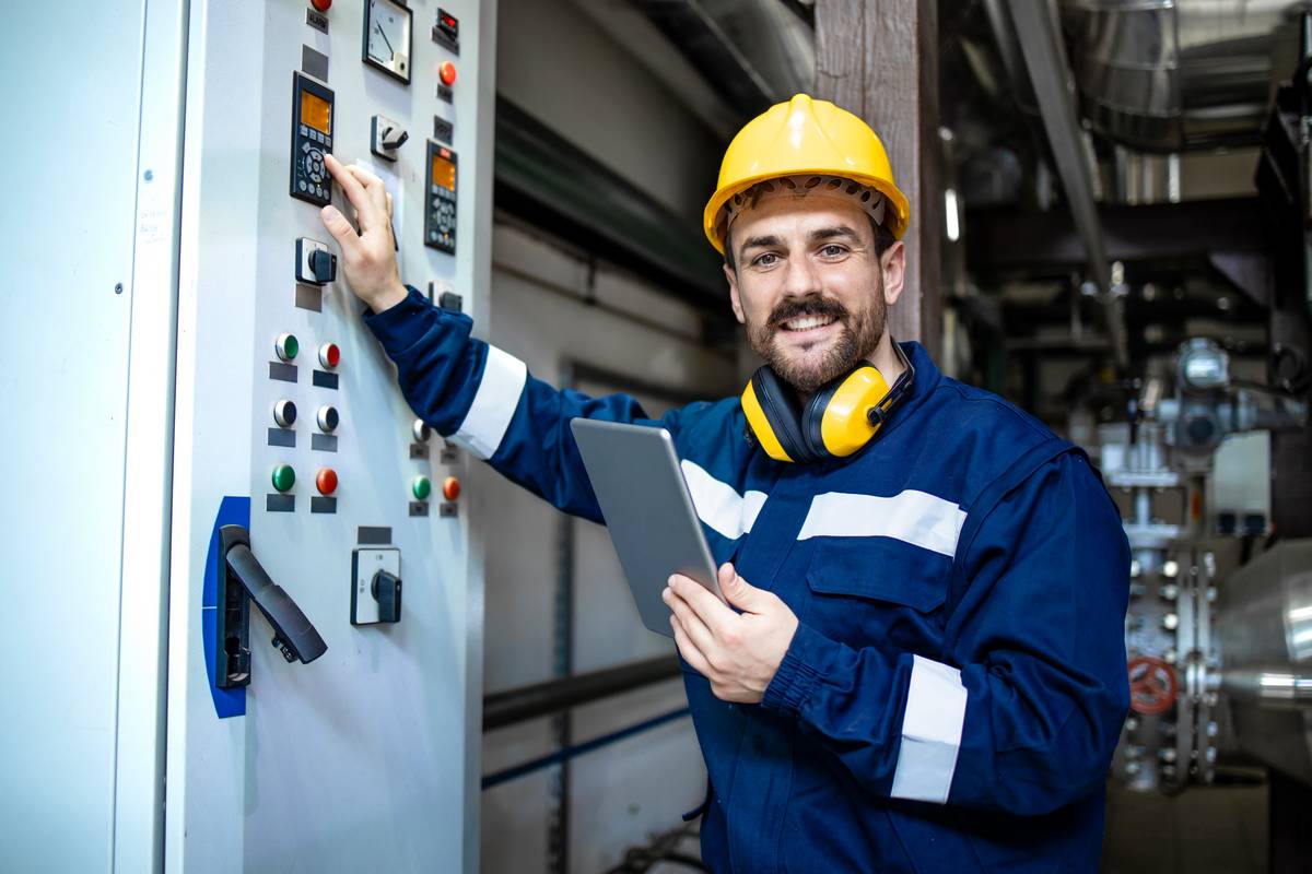 Imagem do curso de ELETRICISTA INDUSTRIAL